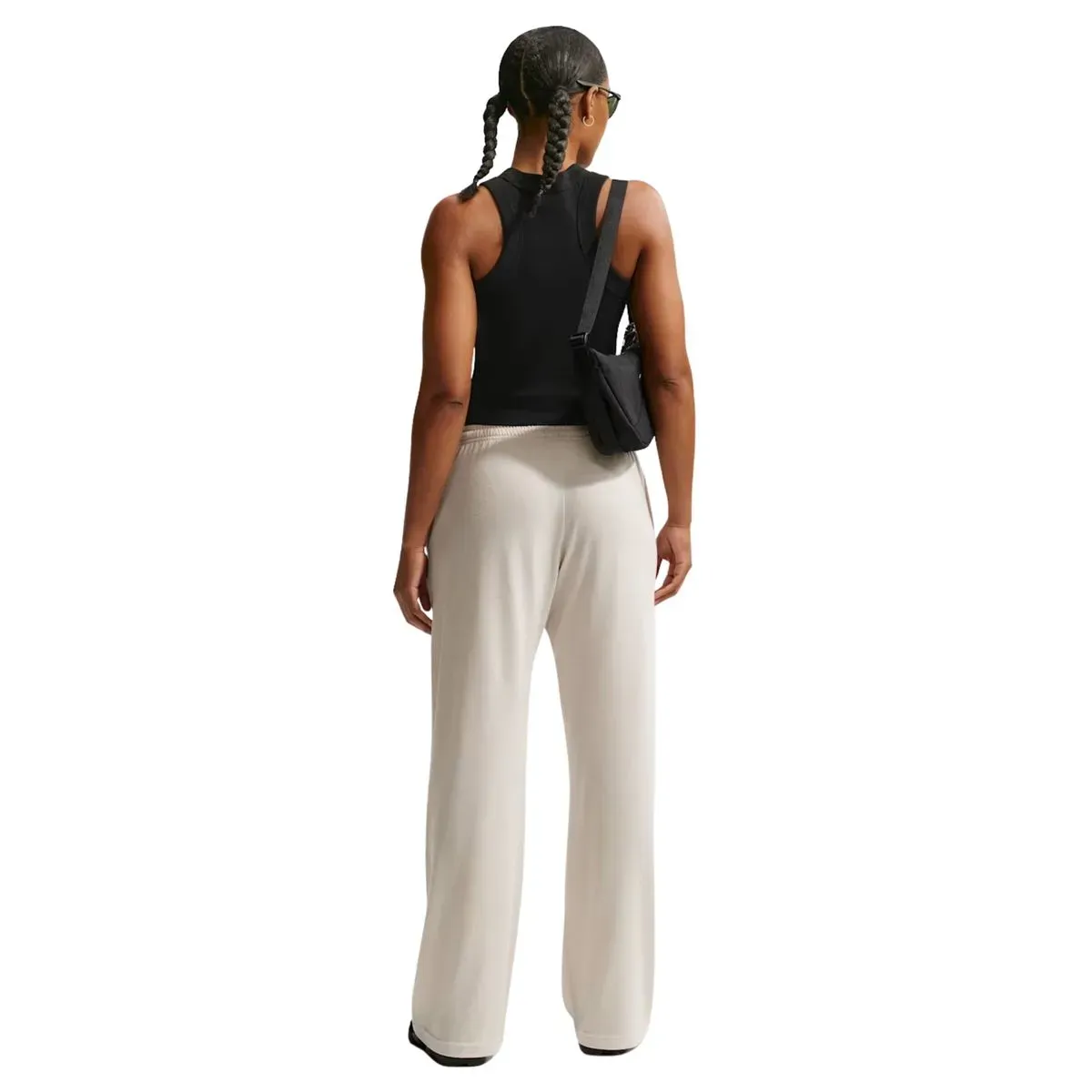 Vista traseira da calça casual feminina Nike Chill Knit cinza destacando costura e tecido